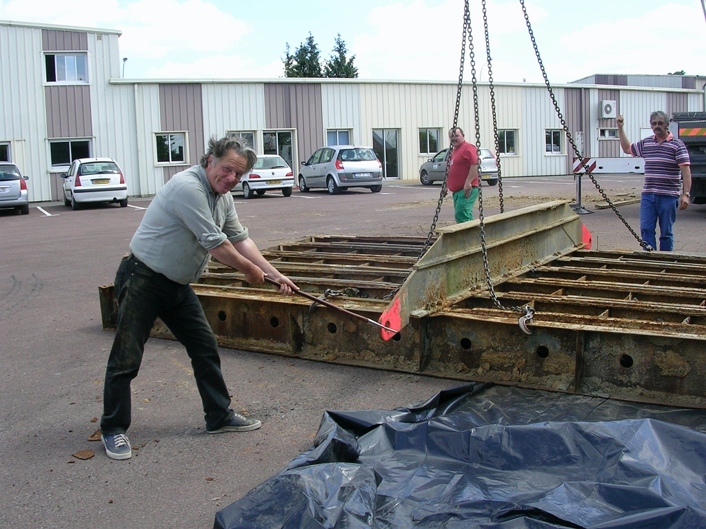 20110601 WHALE:BALEINE 2 Arrives in Vire From Brécey 31.jpg
